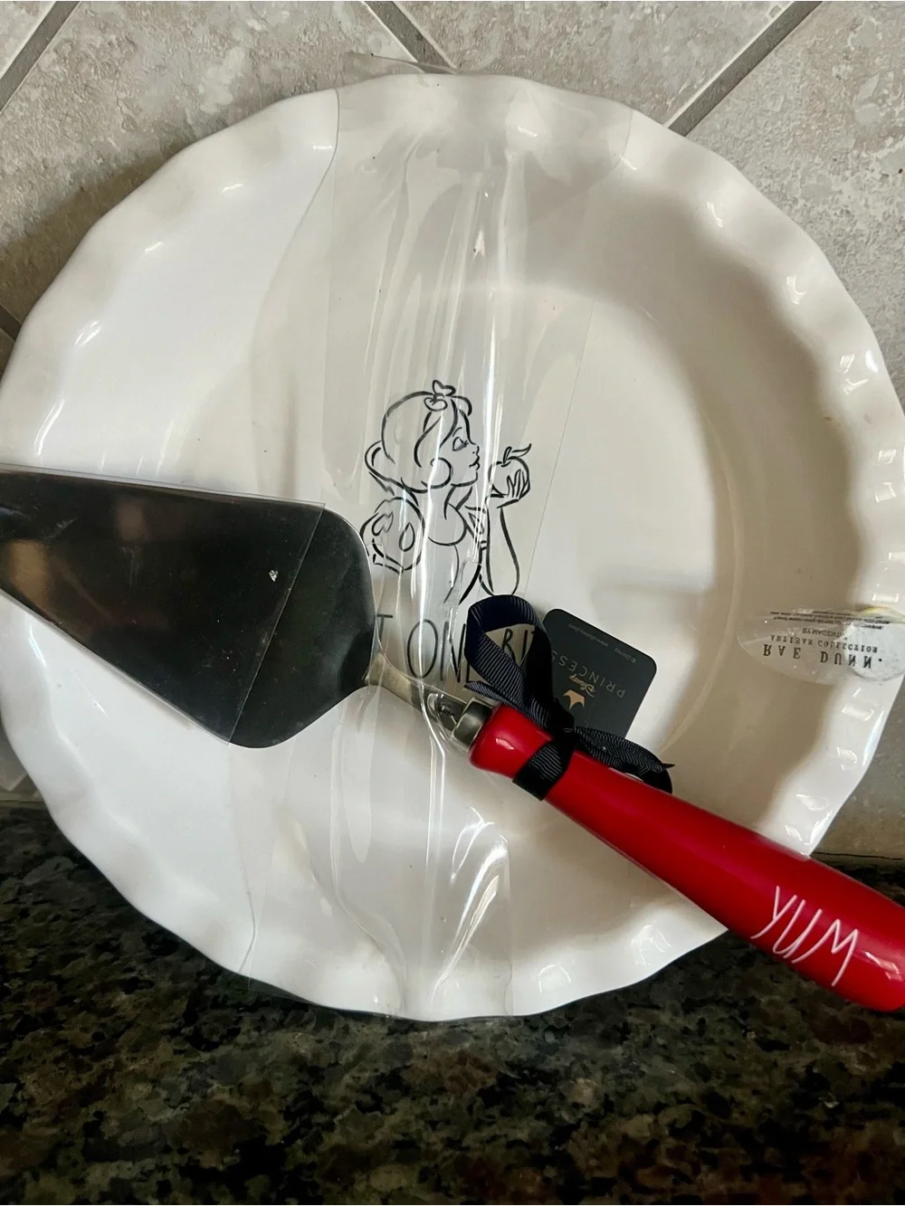 Rae Dunn Red-Handled Pie Server with White Decorative Plate